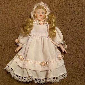 🎀 Porcelain Doll 🎀. 8” tall